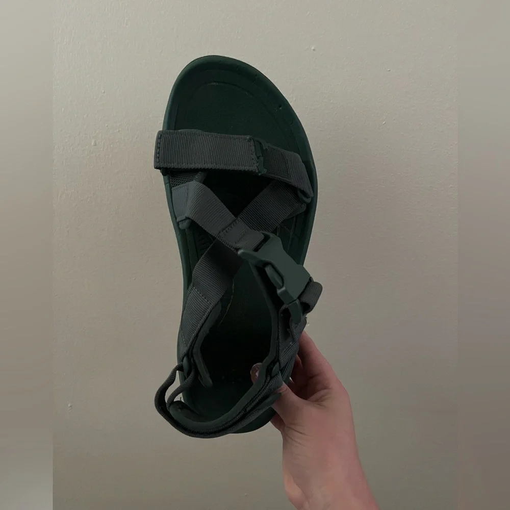 Men’s Teva Sandals Size 9